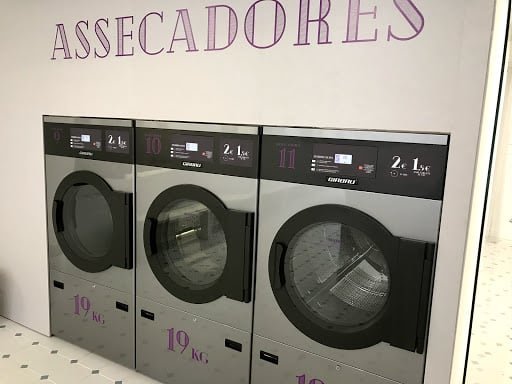 Le Sac - Bugaderia Autoservei, Planxa I Costura